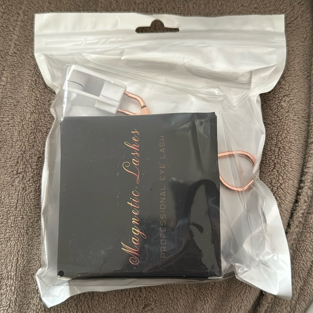 BNIB MAGNETIC LASHES